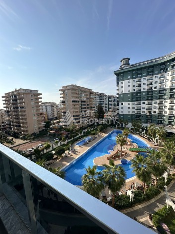 Стильная меблированная квартира 1+1 с видом на бассейн в элитной резиденции Махмутлара, 55 кв.м. - Ракурс 2