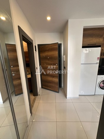 Стильная меблированная квартира 1+1 с видом на бассейн в элитной резиденции Махмутлара, 55 кв.м. - Ракурс 3