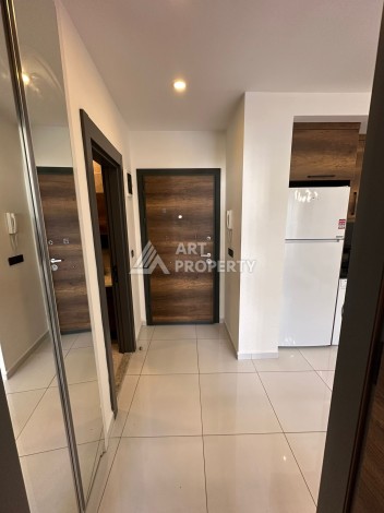 Стильная меблированная квартира 1+1 с видом на бассейн в элитной резиденции Махмутлара, 55 кв.м. - Ракурс 8