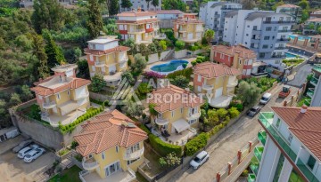 Просторная вилла 4+1 в Каргыджаке с красивыми видами и большой зелёной территорией комплекса - Ракурс 2