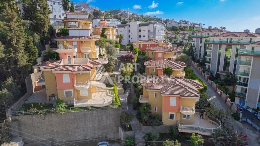 Просторная вилла 4+1 в Каргыджаке с красивыми видами и большой зелёной территорией комплекса - Ракурс 2