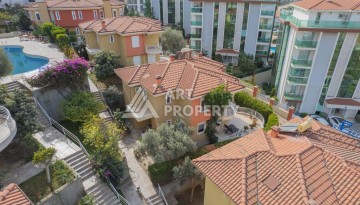 Просторная вилла 4+1 в Каргыджаке с красивыми видами и большой зелёной территорией комплекса - Ракурс 8