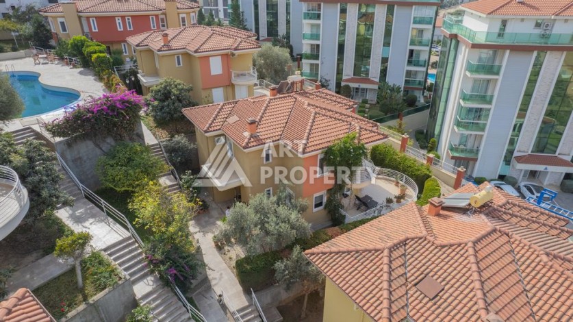 Просторная вилла 4+1 в Каргыджаке с красивыми видами и большой зелёной территорией комплекса - Ракурс 7