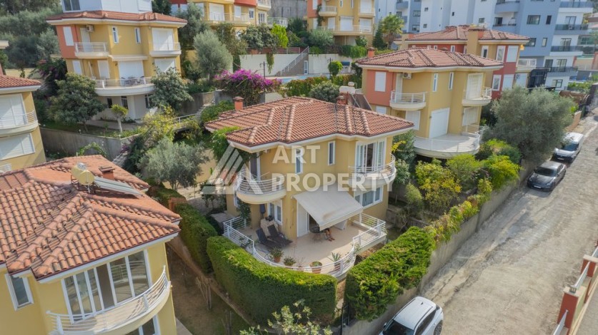 Просторная вилла 4+1 в Каргыджаке с красивыми видами и большой зелёной территорией комплекса - Ракурс 8