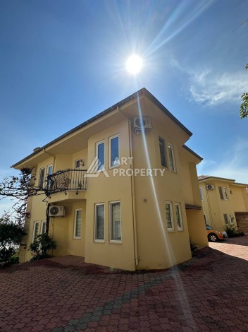 Вилла 3+1 в легендарном комплексе Gold City с панорамным видом на море и доступом к отельной инфраструктуре - Ракурс 1