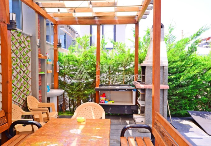 Двухуровневая квартира 2+1 с выходом в сад, 300 метров до моря в районе Каргыджак - Ракурс 2