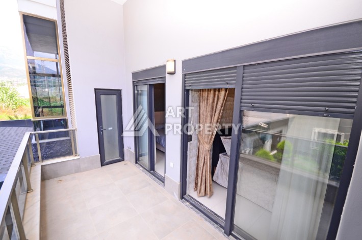 Двухуровневая квартира 2+1 с выходом в сад, 300 метров до моря в районе Каргыджак - Ракурс 22