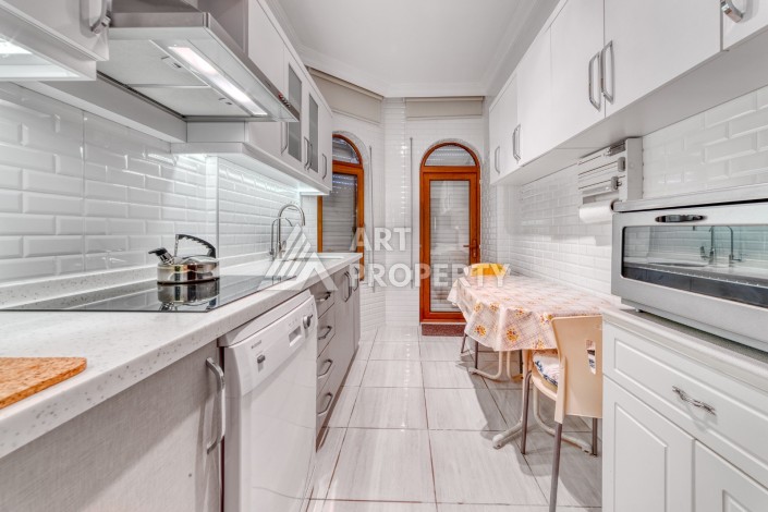 Просторная квартира 3+1 на первой береговой линии в центре Махмутлара, 140 кв.м. - Ракурс 10