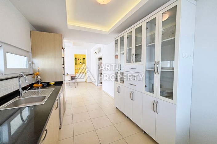 Пентхаус 3+1 с панорамным видом на море и горы в районе Махмутлар - Ракурс 11