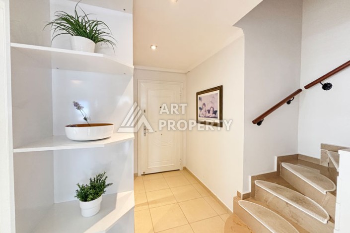 Пентхаус 3+1 с панорамным видом на море и горы в районе Махмутлар - Ракурс 12