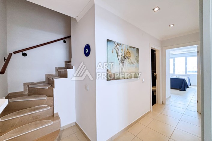 Пентхаус 3+1 с панорамным видом на море и горы в районе Махмутлар - Ракурс 14