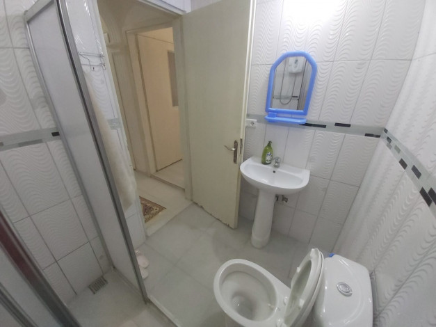 Срочная продажа трехкомнатной квартиры с отдельной кухней в районе Махмутлар, 105 м2 - Ракурс 2