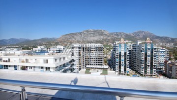 Пентхаус 3+1 с панорамным видом на море и горы в районе Махмутлар - Ракурс 61