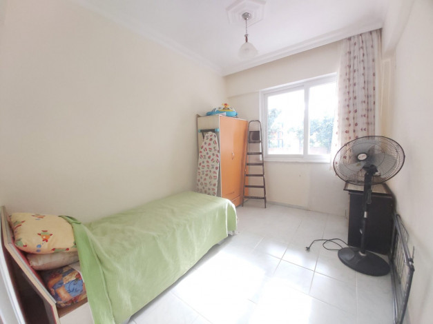 Срочная продажа трехкомнатной квартиры с отдельной кухней в районе Махмутлар, 105 м2 - Ракурс 3