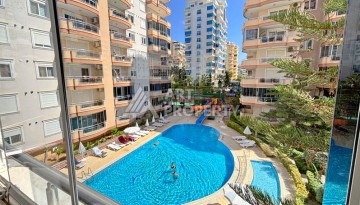 Просторная квартира 2+1 в ухоженном комплексе у моря в районе Махмутлар - Ракурс 1