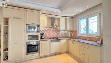 Просторная квартира 2+1 в ухоженном комплексе у моря в районе Махмутлар - Ракурс 6