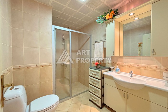 Просторная квартира 2+1 в ухоженном комплексе у моря в районе Махмутлар - Ракурс 20