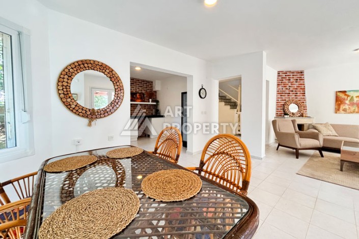 Просторная вилла 4+1 в Демирташе, в 500 метрах от моря - Ракурс 9