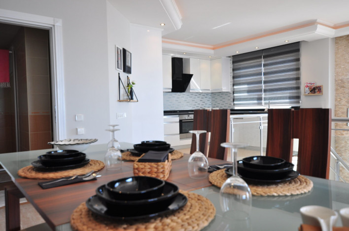 Двухуровневая меблированная квартира на первой береговой линии в районе Махмутлар, Алания, 295 м2 - Ракурс 9