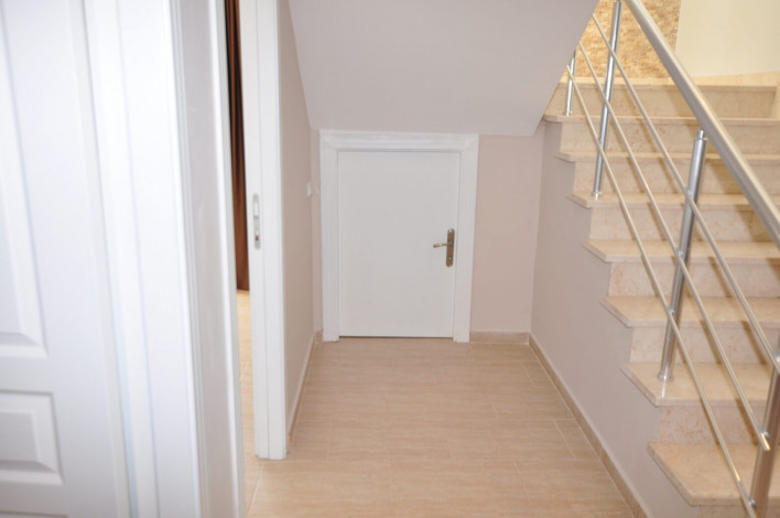 Двухуровневая меблированная квартира на первой береговой линии в районе Махмутлар, Алания, 295 м2 - Ракурс 14