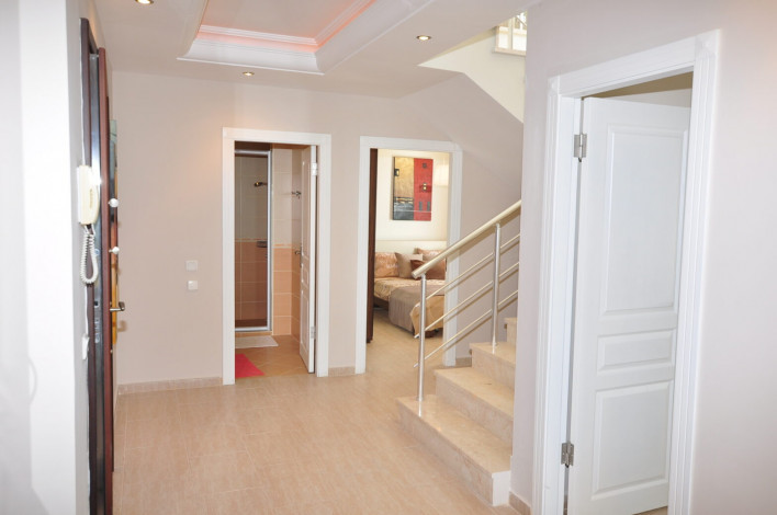 Двухуровневая меблированная квартира на первой береговой линии в районе Махмутлар, Алания, 295 м2 - Ракурс 15