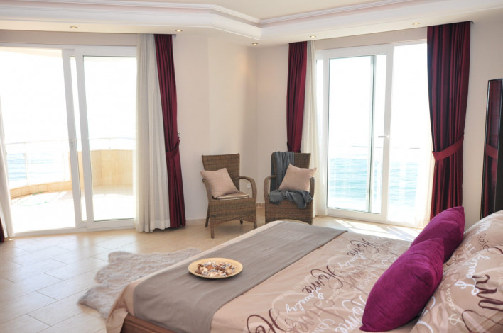 Двухуровневая меблированная квартира на первой береговой линии в районе Махмутлар, Алания, 295 м2 - Ракурс 17