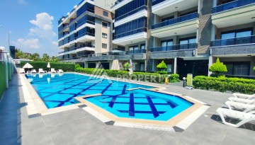 Квартира 1+1 с высокими потолками в районе Каргыджак, 250 м до моря - Ракурс 1