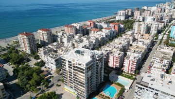 Срочная продажа большой квартиры 1+1 в элитном ЖК, 100 метров от моря в Махмутларе - Ракурс 1