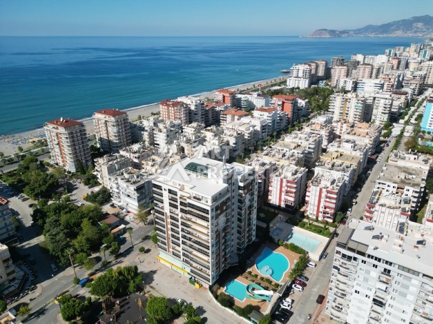 Срочная продажа большой квартиры 1+1 в элитном ЖК, 100 метров от моря в Махмутларе - Ракурс 0