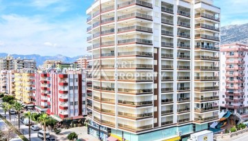 Срочная продажа большой квартиры 1+1 в элитном ЖК, 100 метров от моря в Махмутларе - Ракурс 2