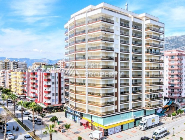 Срочная продажа большой квартиры 1+1 в элитном ЖК, 100 метров от моря в Махмутларе - Ракурс 1