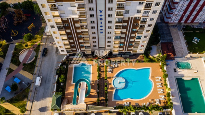 Срочная продажа большой квартиры 1+1 в элитном ЖК, 100 метров от моря в Махмутларе - Ракурс 5