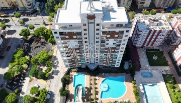 Срочная продажа большой квартиры 1+1 в элитном ЖК, 100 метров от моря в Махмутларе - Ракурс 8