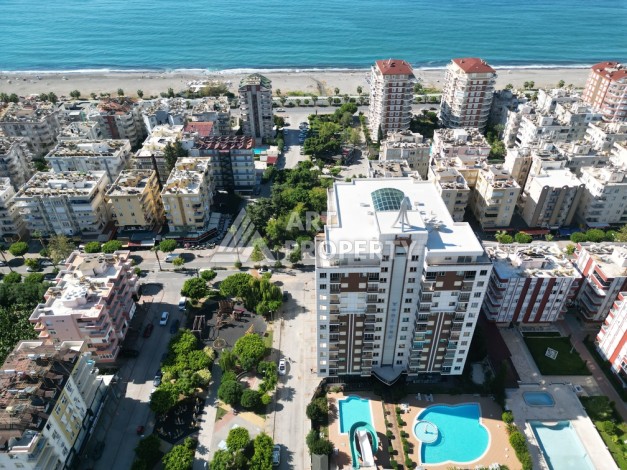 Срочная продажа большой квартиры 1+1 в элитном ЖК, 100 метров от моря в Махмутларе - Ракурс 8