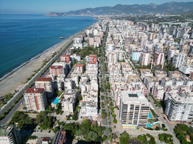 Срочная продажа большой квартиры 1+1 в элитном ЖК, 100 метров от моря в Махмутларе - Ракурс 9