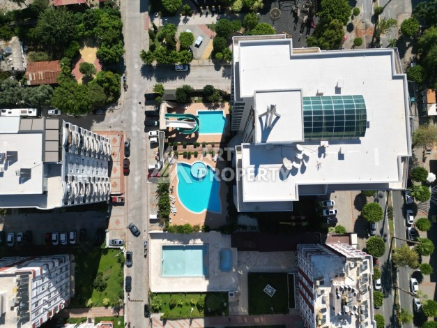 Срочная продажа большой квартиры 1+1 в элитном ЖК, 100 метров от моря в Махмутларе - Ракурс 10