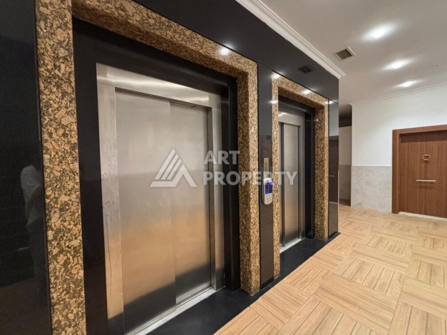 Срочная продажа большой квартиры 1+1 в элитном ЖК, 100 метров от моря в Махмутларе - Ракурс 11