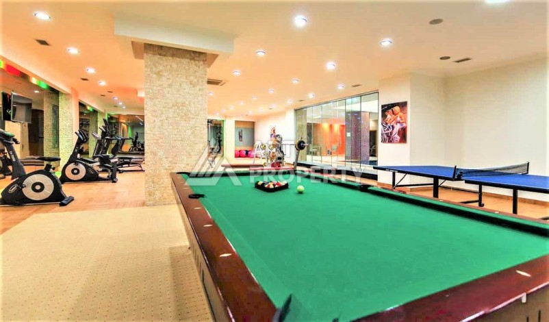 Срочная продажа большой квартиры 1+1 в элитном ЖК, 100 метров от моря в Махмутларе - Ракурс 14