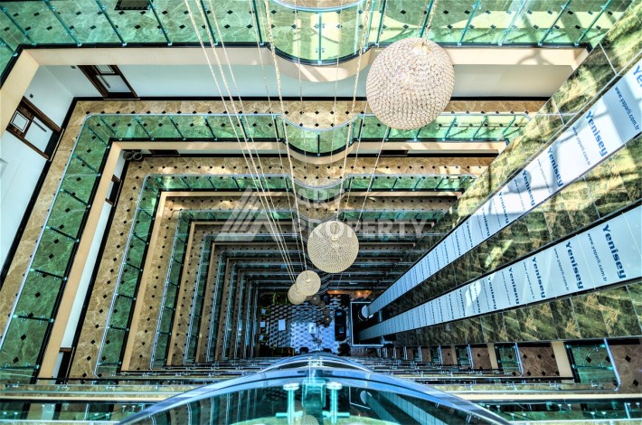 Срочная продажа большой квартиры 1+1 в элитном ЖК, 100 метров от моря в Махмутларе - Ракурс 26