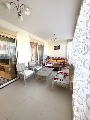 Срочная продажа большой квартиры 1+1 в элитном ЖК, 100 метров от моря в Махмутларе - Ракурс 31