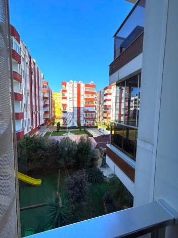 Срочная продажа большой квартиры 1+1 в элитном ЖК, 100 метров от моря в Махмутларе - Ракурс 36