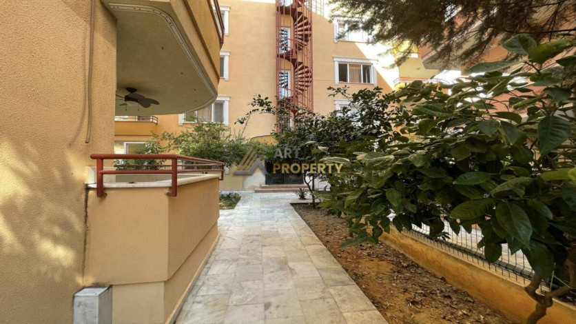 Две двухкомнатные квартиры в центре Махмутлара, Алания, 120 м2 - Ракурс 3