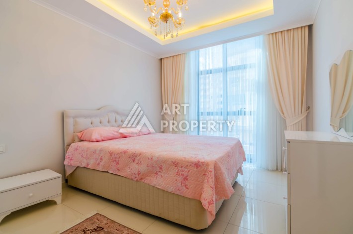 Просторная квартира 1+1 площадью 70 м² в уютном жилом комплексе у моря - Ракурс 3