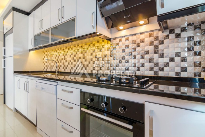 Просторная квартира 1+1 площадью 70 м² в уютном жилом комплексе у моря - Ракурс 14