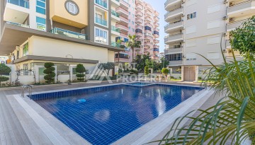 Стильная квартира 1+1 в Махмутларе в комплексе индивидуальным архитектурным дизайном в 250 метрах от моря - Ракурс 2