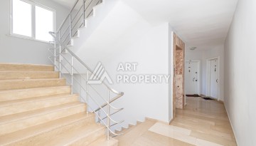 Недорогая квартира 2+1 с видом на горы и море в районе Тосмур - Ракурс 12