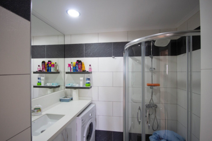 Меблированная трехкомнатная квартира в районе Кестель,120 м2 - Ракурс 13