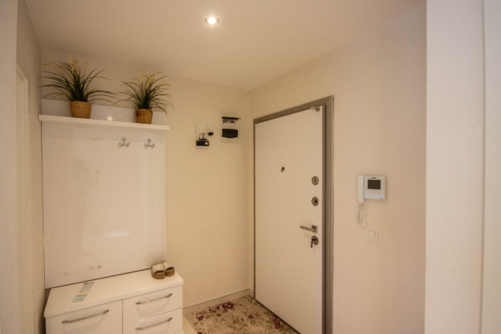 Меблированная трехкомнатная квартира в районе Кестель,120 м2 - Ракурс 19