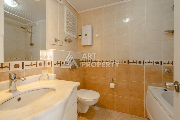 Просторная квартира 2+1 на первой береговой линии в Махмутларе — 50 метров до моря - Ракурс 16