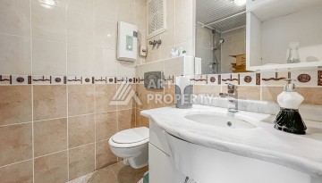 Квартира 2+1 на первой береговой линии в Махмутларе с панорамным видом на море - Ракурс 9